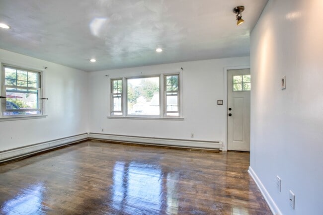 Building Photo - 171 Newell Ave