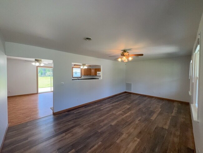 Building Photo - 94 Vandergrift Dr