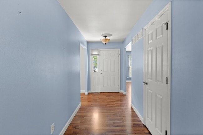 Building Photo - 1620 Dahlia Ct