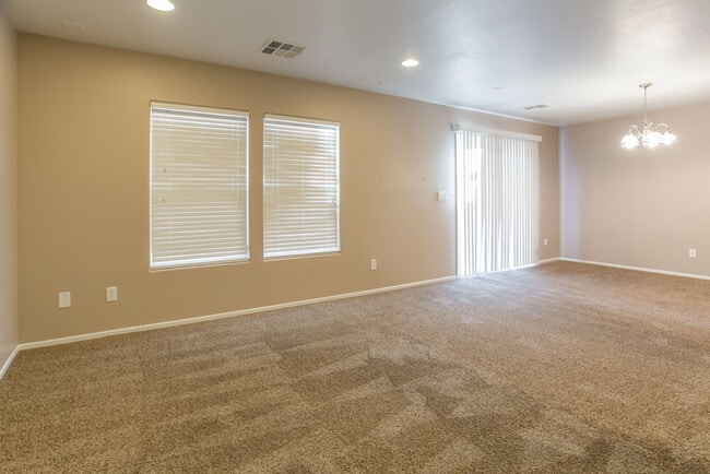 Building Photo - 7921 Point Oaks Ct