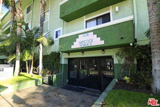 Building Photo - 550 S Manhattan Pl