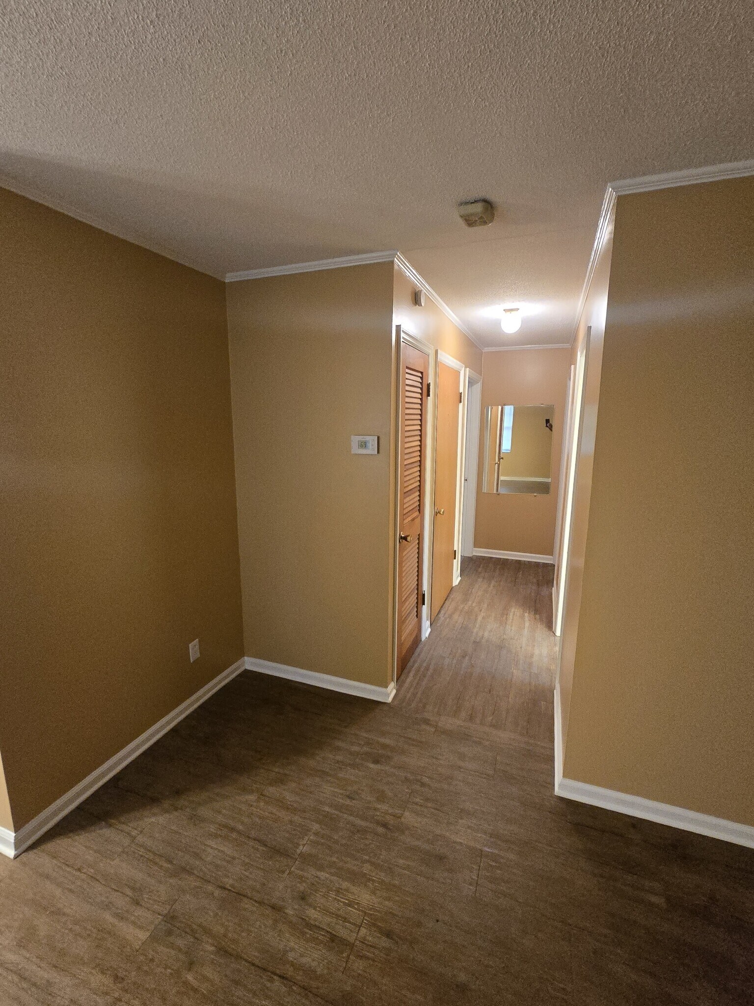 Building Photo - 2201 Brentwood Dr NW