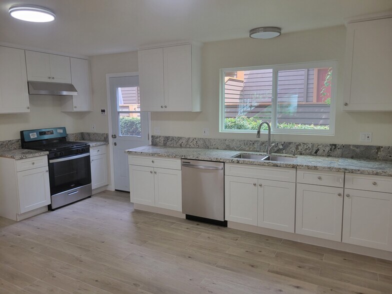 Building Photo - 303 Ohio St