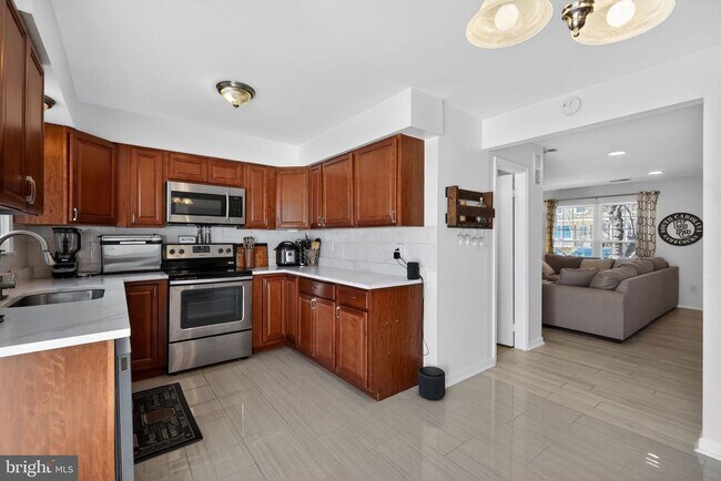 Building Photo - 6118 Bristol Way