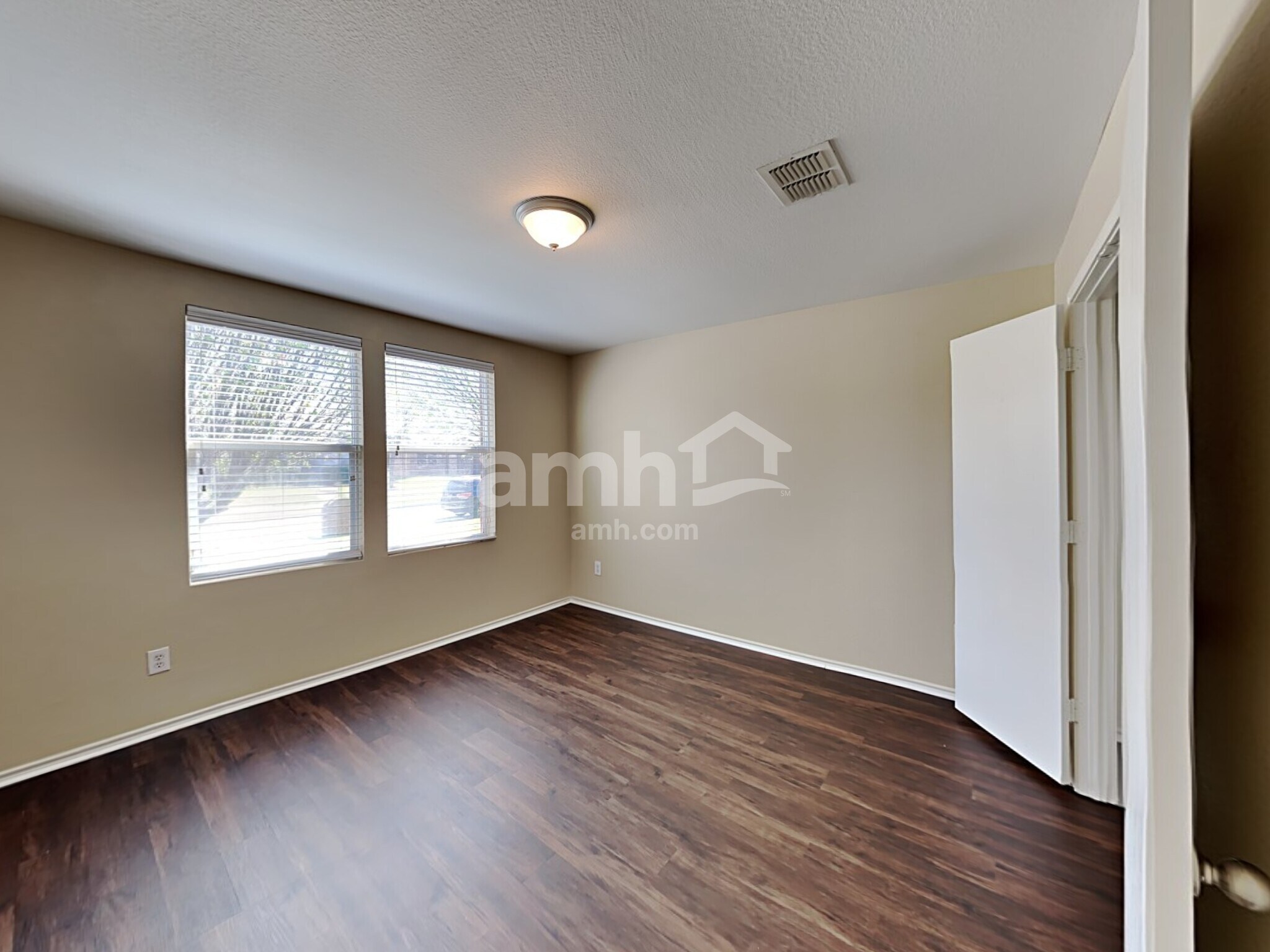 Building Photo - 1021 Bumble Bee Dr