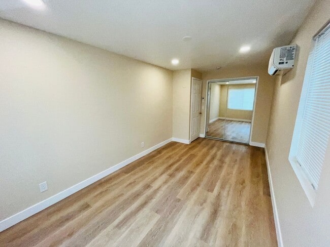 Building Photo - Remodeled 3 bedroom 2 Bath house