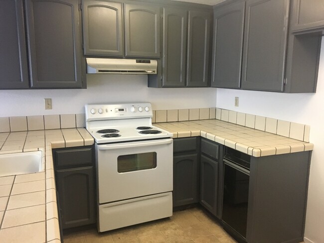 Building Photo - Quaint 2 Story Condo in Pleasanton