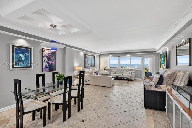 Building Photo - 328 N Ocean Blvd