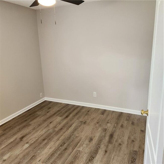 Building Photo - 222 Summer Hill Cir