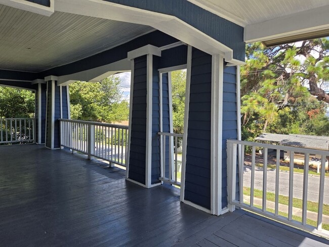 Building Photo - Move in Ready Historic Home in Downtown Cl...