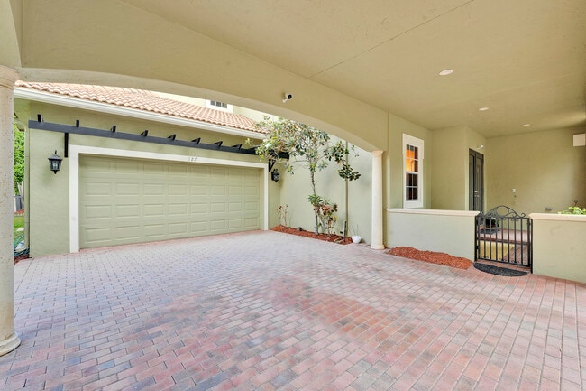 Building Photo - 127 Via Castilla