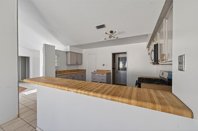 Building Photo - 22723 Timber Dust Cir