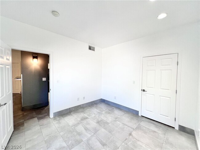 Building Photo - 6955 N Durango Dr