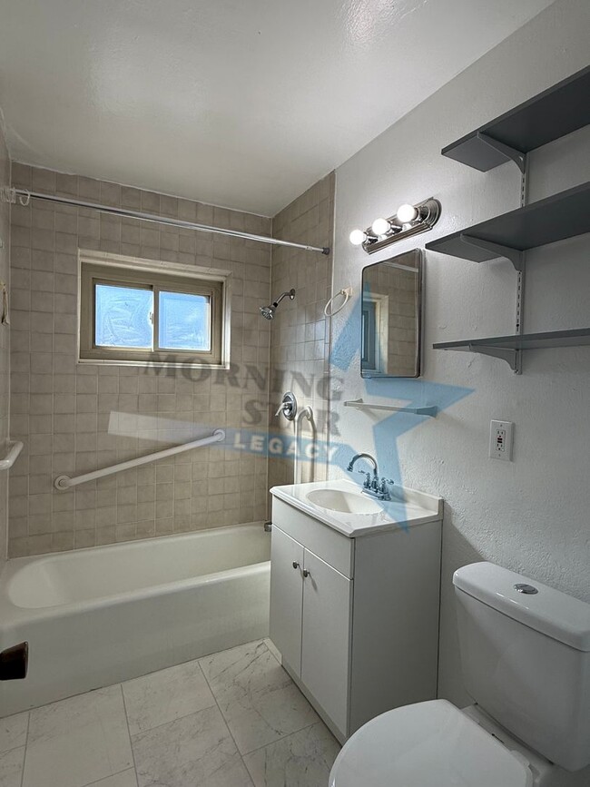 Building Photo - MOVE IN SPECIAL - Sweet 2 Bedroom Home!