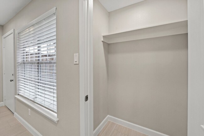 Building Photo - 1223 Augusta Dr