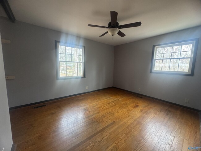 Building Photo - 9527 Hemlock Dr SE