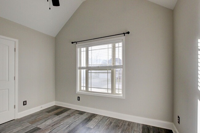 Building Photo - Sharp 3bed 2 ba.  upgrades throughout.