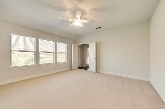 Building Photo - 601 Elm Creek Dr