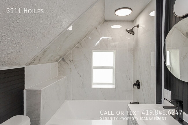 Building Photo - 3911 Hoiles-