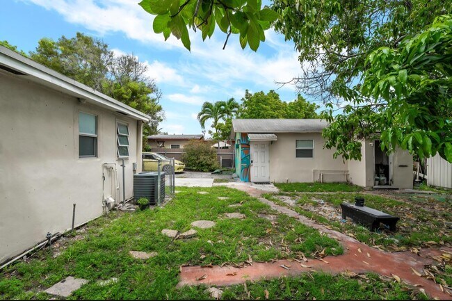 Building Photo - 3401 SW 48th Ave