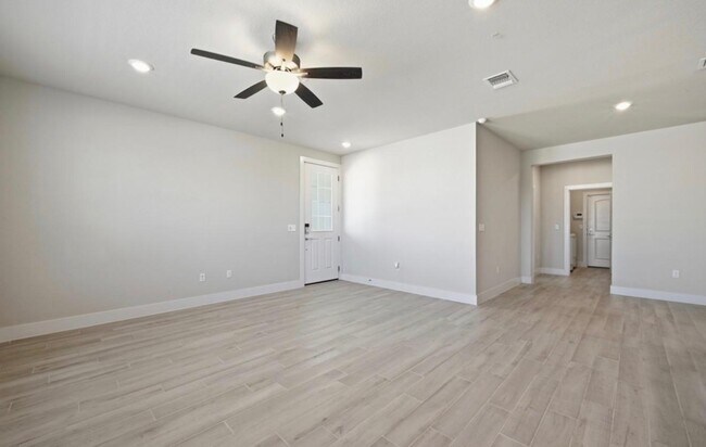 Building Photo - 8401 Orizzonte St