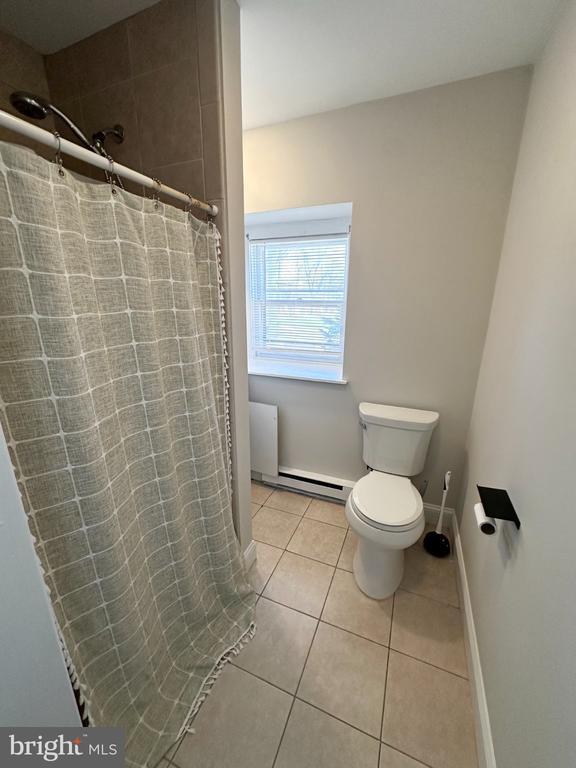 Building Photo - 25 W 5th Ave