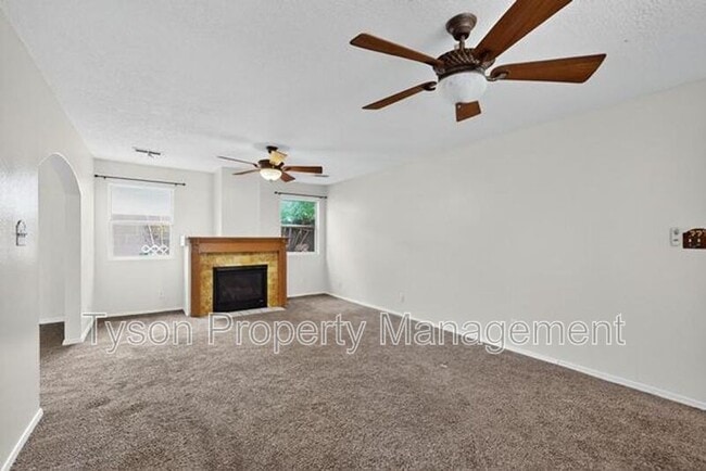 Building Photo - 3013 Taos Meadows Dr NE