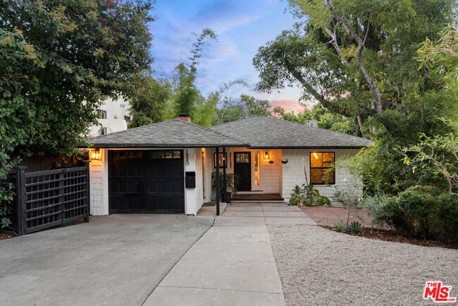 Building Photo - 1530 Elevado St