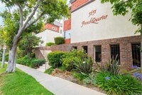 Building Photo - Newly Renovated 1Bedroom 1 Bath