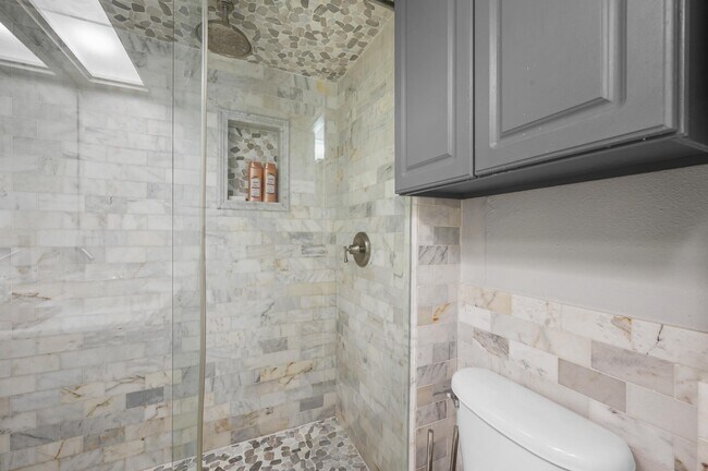 Building Photo - 10203 Regal Oaks Dr