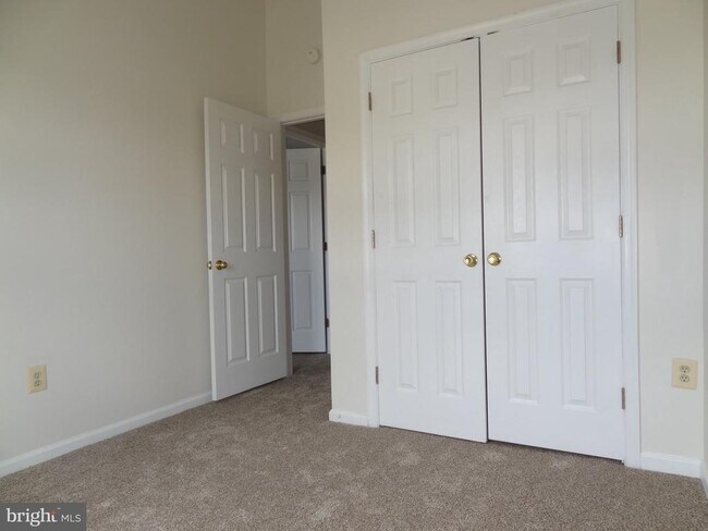 Building Photo - 836 Knob Ct