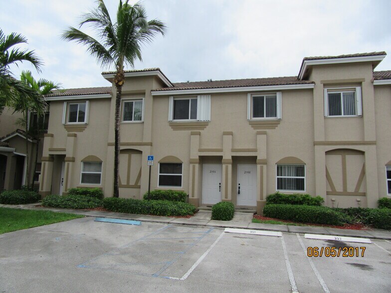 Primary Photo - 2308 SE 23rd Ter