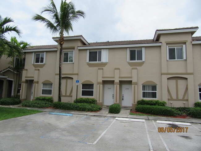 Building Photo - 2308 SE 23rd Ter