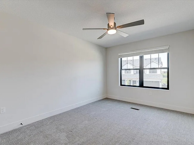 Building Photo - Charming 3-Bed Townhome in Prairie Trail