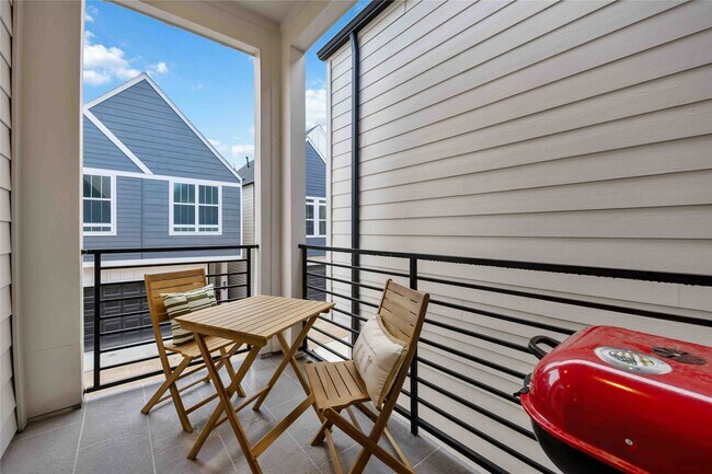 Building Photo - 6114 De Campo St