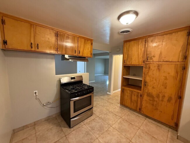 Building Photo - 606 Pierce St