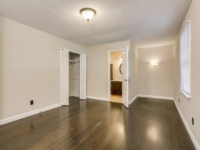 Building Photo - Spacious 3-Bed Home in District 6 with Pri...