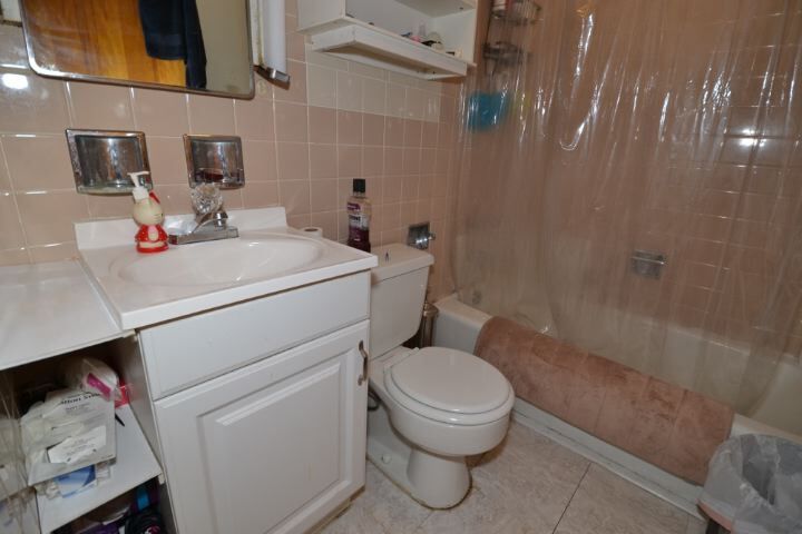 Building Photo - 917W W Waveland Ave