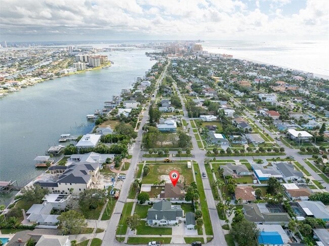 Building Photo - 907 Narcissus Ave