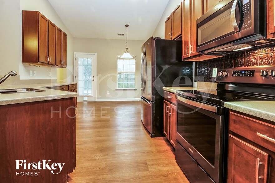 Building Photo - 505 Crossland Dr