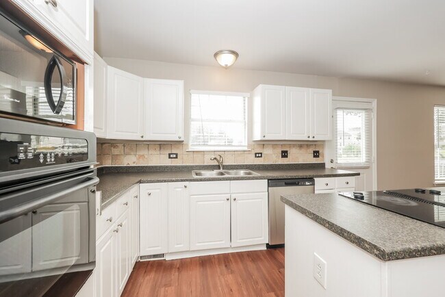 Building Photo - 3049 Brantley Dr