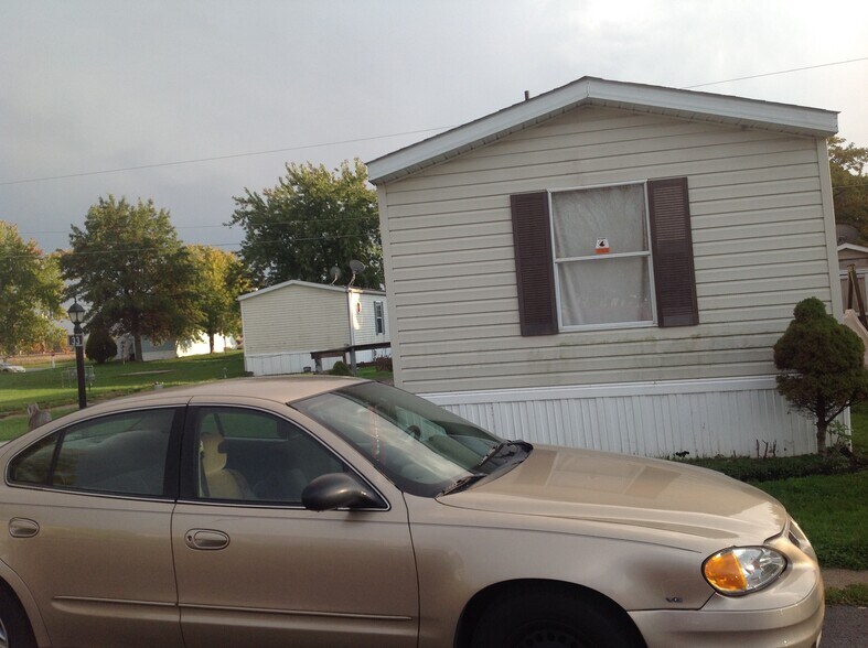 Primary Photo - 39600 Knob Hill Rd