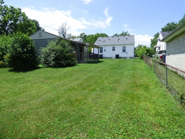 Building Photo - Beautiful, Renovated House! HW & LVT Floor...