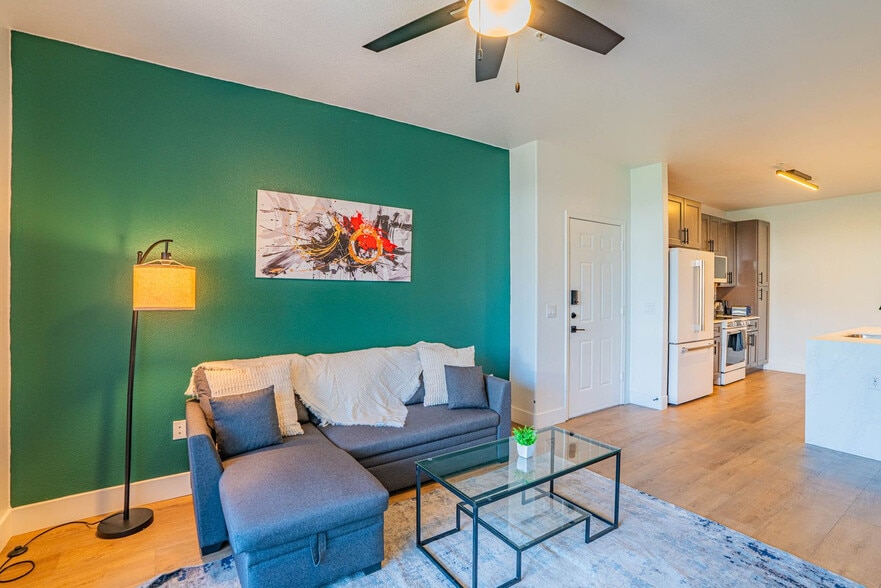 Primary Photo - 6610 N 93rd Ave