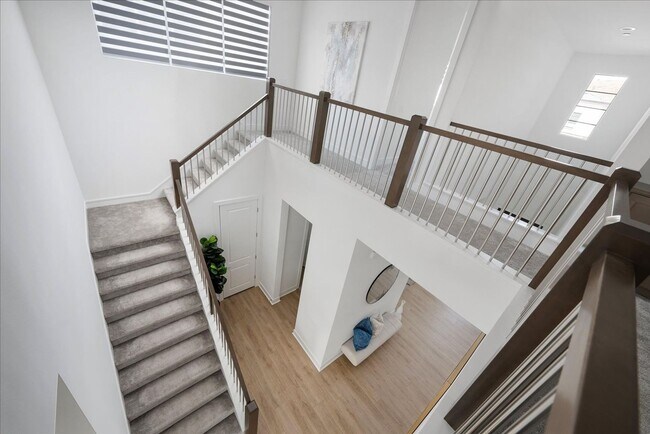 Building Photo - Model-Perfect 5 Bedroom Home in Valencia!
