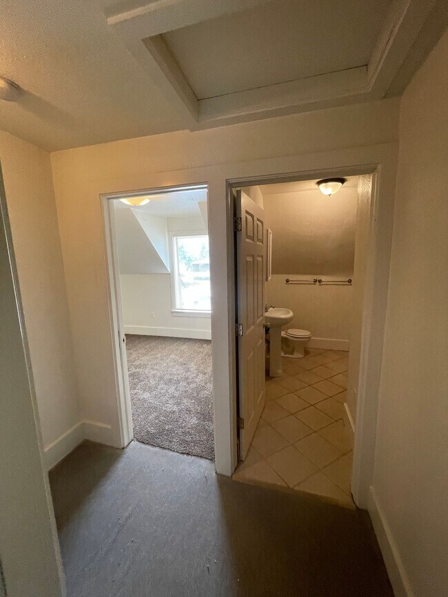 Building Photo - 1229 12th St