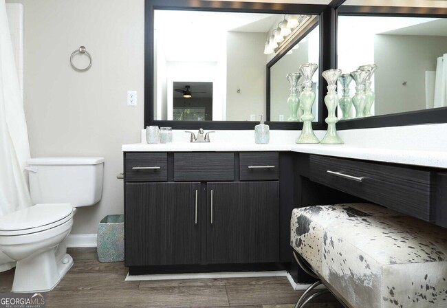 Building Photo - 9200 Roberts Dr