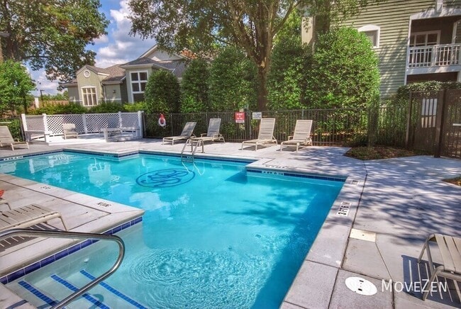 Building Photo - 1221 Westview Ln