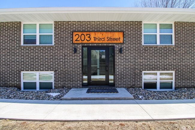 Building Photo - 203 3rd St SE