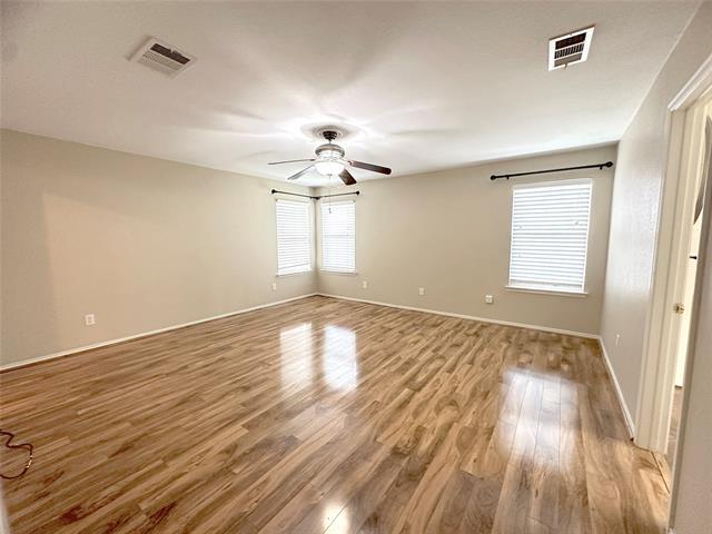 Building Photo - 809 Essex Dr